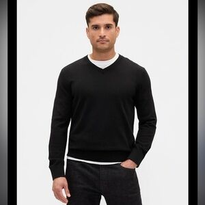 GAP Men's Classic Black V-Neck Sweater
